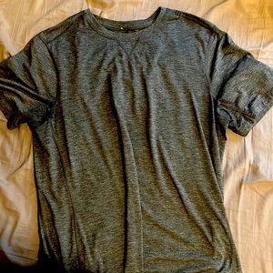 Lululemon metal vent tee Large, grey